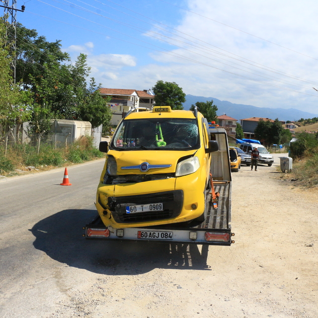 Tokat'ta taksi ile otomobil çarpıştı, hamile kadın bebeğini kaybetti: 5 yar...