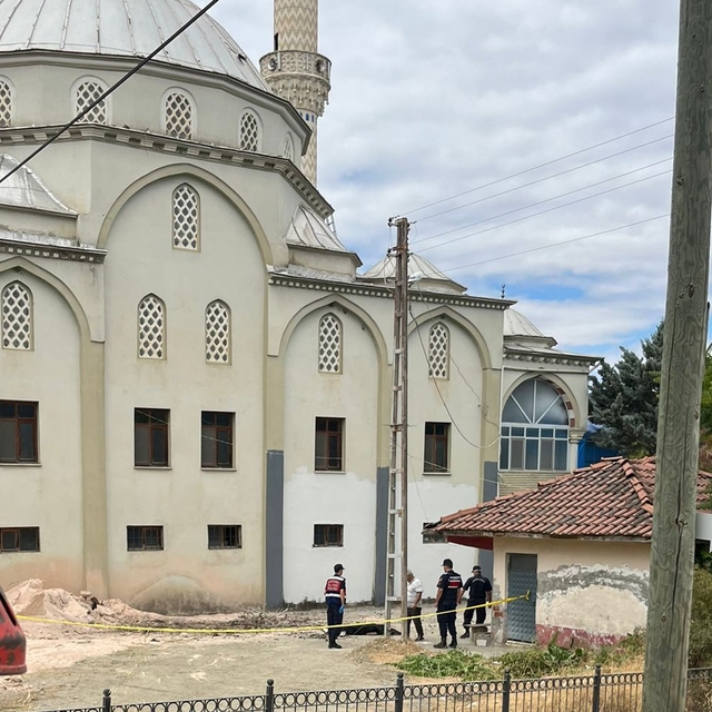 Amasya'da caminin kubbesinde tadilat yaptığı sırada düşen işçi yaşamını yit...