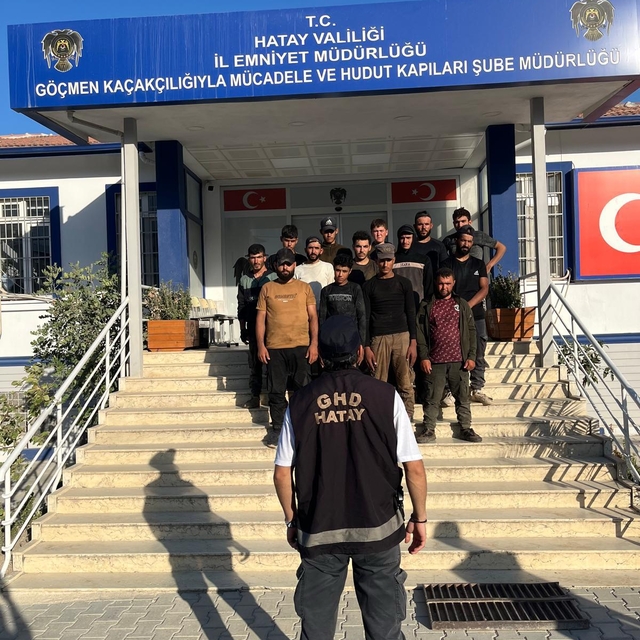 Hatay'da 14 düzensiz göçmen yakalandı