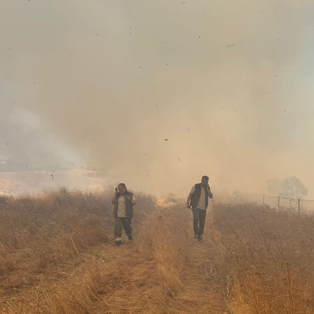Çanakkale'de orman dışı alanda çıkan yangına müdahale ediliyor