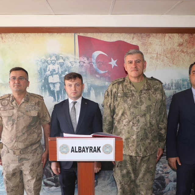 Başkale Kaymakamı Erdoğan, 6. Hudut Tugay Komutan Yardımcısı Kavas'ı ziyare...