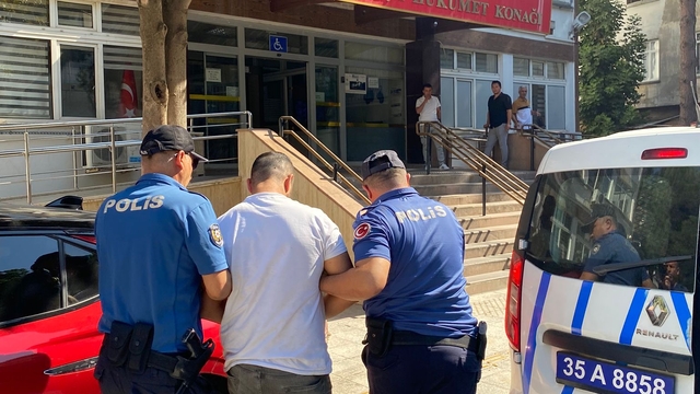 İzmir'de 33 yıl 8 ay hapis cezası bulunan firari hükümlü yakalandı
