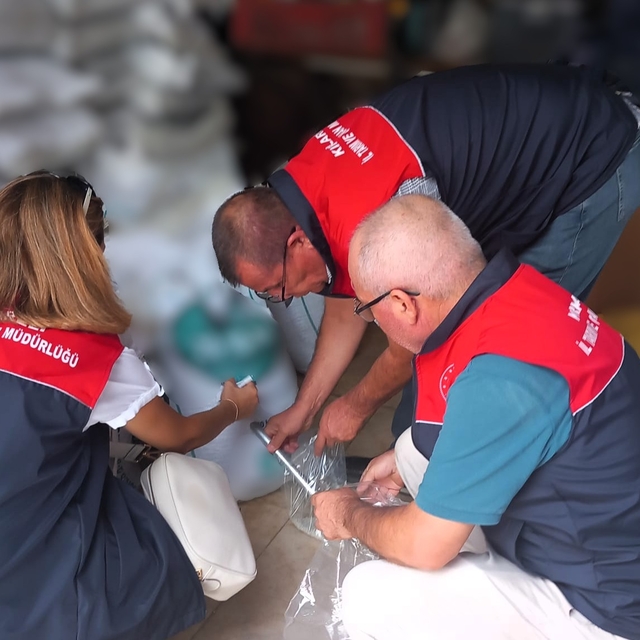 'Üreticilere 65 ton sahte gübre satıldı' iddiası üzerine inceleme başlatıld...