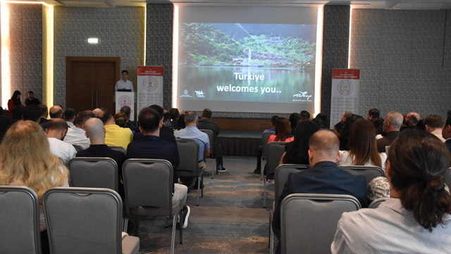 Çin'den gelen turizmciler Karadeniz'in doğal güzelliklerini keşfetti
