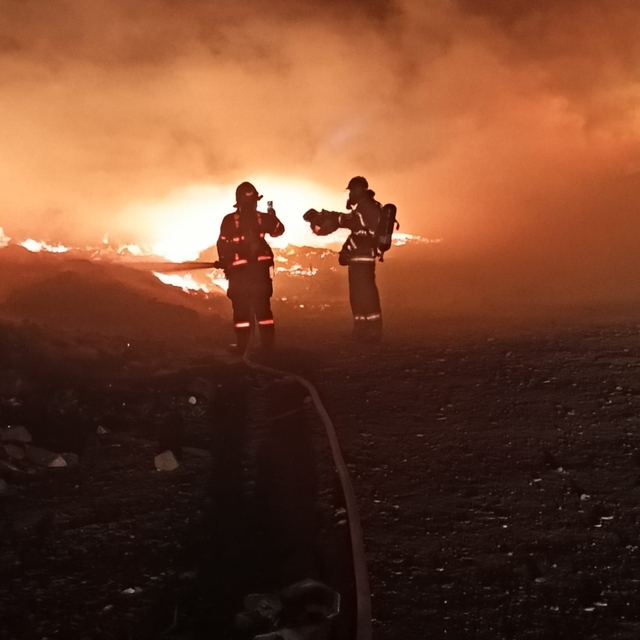 Edremit'teki katı atık depolama alanında çıkan yangın söndürüldü
