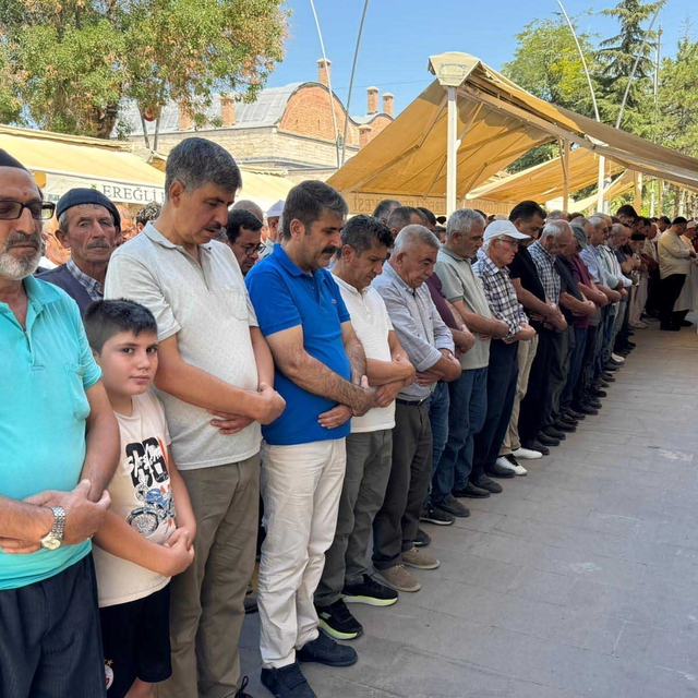 Kazada ölen çift ile 9 yaşındaki torunları toprağa verildi