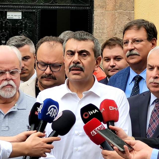 Bakan Tekin: Eğitim sadece öğretmenlerimizin sırtına yüklenecek bir süreç d...