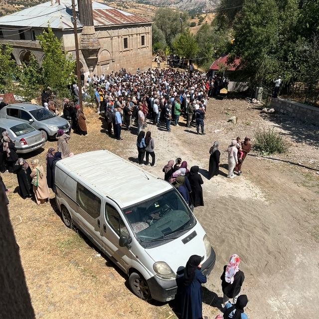 Düğün sonrası silahlı kutlamada ölen damat, toprağa verildi