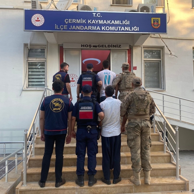 Diyarbakır'da mermer ocağı şantiyesine silahla ateş ettikleri iddiasıyla 2...