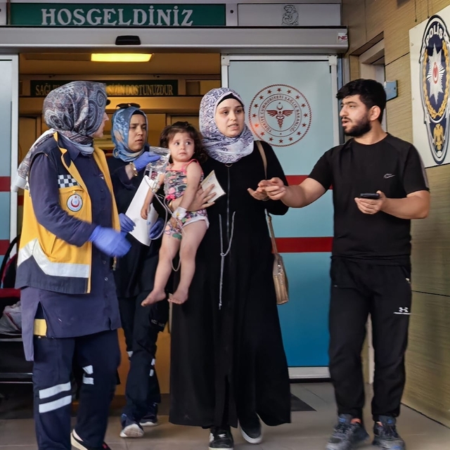 Evde bulduğu fare zehrini yiyen bebek, hastaneye kaldırıldı