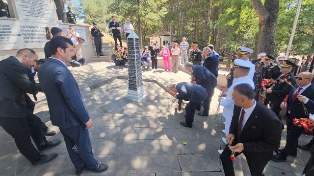 Büyük Taarruz'un 103. yılı dolayısıyla Anıtkaya Şehitliği'nde tören düzenlendi