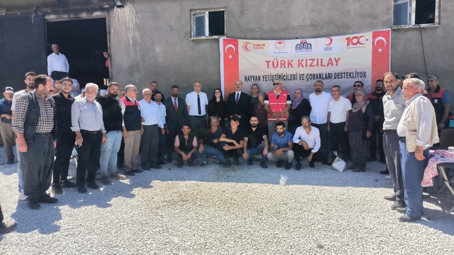 Türk Kızılay'dan Doğanşehir'de hayvan yetiştiricilerine destek