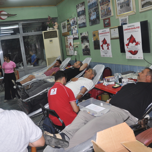 Ödemiş'te kıraathanede kan bağışı etkinliği