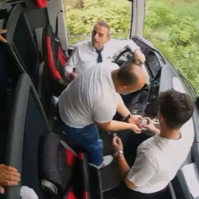 Yolcu otobüsünün çarptığı, 2 kişinin öldüğü kazanın yeni görüntüleri ortaya...