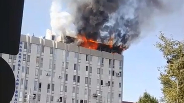 Babadağlılar Çarşısı'nda yangın; 1 kişi yaralandı, 2 kişi dumandan etkilendi