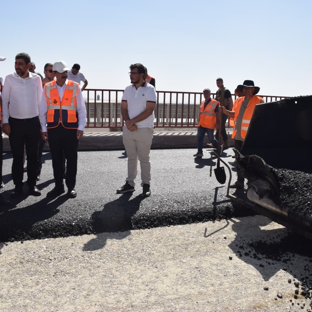 Batman Valisi Canalp, yapımı süren kara yolunda incelemelerde bulundu