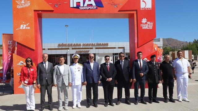 Çanakkale Valisi Toraman TEKNOFEST Savaşan İHA Yarışması'nın yapıldığı Gökçeada'yı ziyaret etti