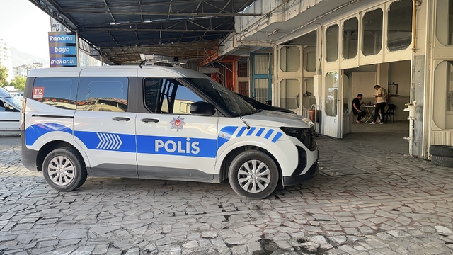 Kayseri'de bir oto tamirhanesinde kalfa çırağı kazara silahla yaraladı