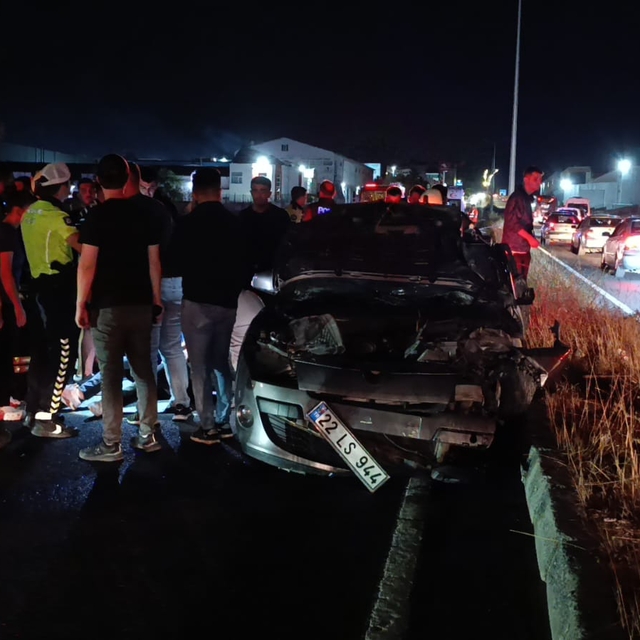 Tekirdağ'da aydınlatma direğine çarpan otomobilde 1 kişi öldü