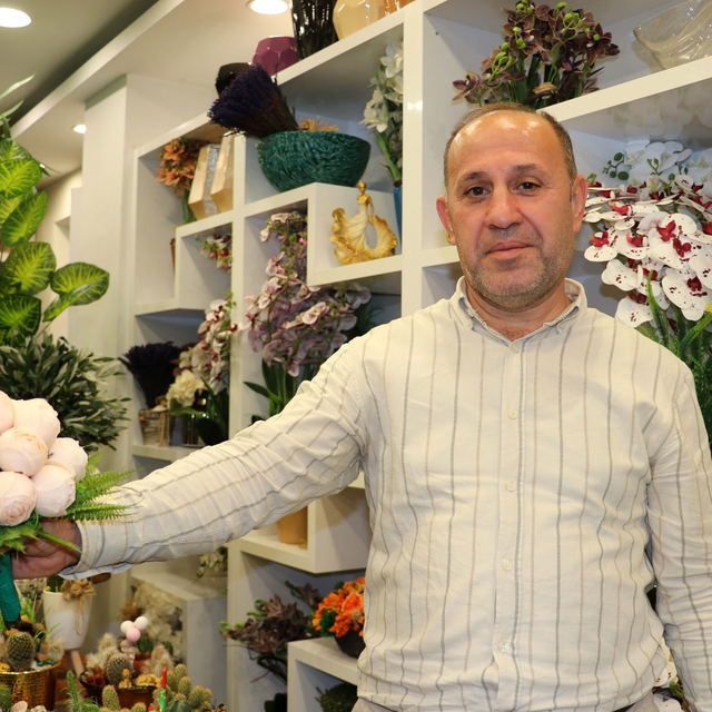 Antalya'da yaz düğünlerinde 'şakayık' buketler öne çıktı