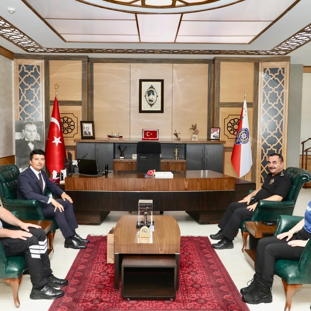 Samsun'da yaşlı adamın 780 bin lira dolandırılmasını önleyen güvenlik görev...