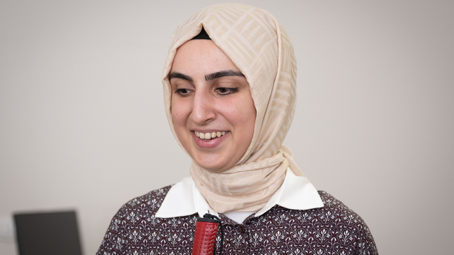 Görme engelli hukukçu, başarılarıyla ilham oluyor ve sosyal medyada önyargıları yıkıyor