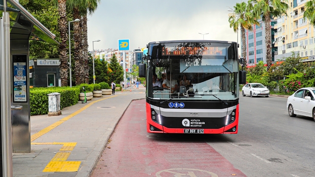 Antalya'da toplu ulaşım araçları 30 Ağustos'ta ücretsiz olacak