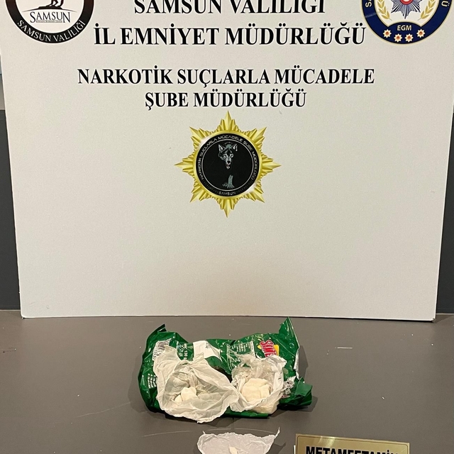 Samsun'da gitar çantasındaki cips paketine gizlenen sentetik uyuşturucu bul...