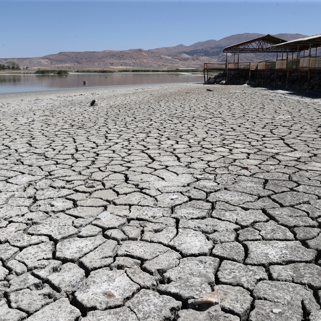 Kuruma tehlikesiyle karşı karşıya olan Ulaş Gölü "can suyuyla" hayat bulaca...