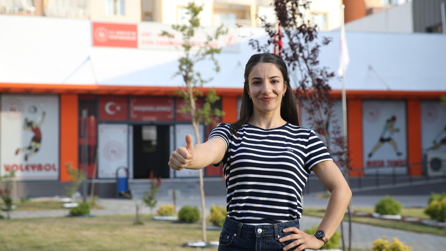 Ön yargıları kırarak güreşte tarih yazan Evin, olimpiyat madalyasıyla mindere veda etmek istiyor