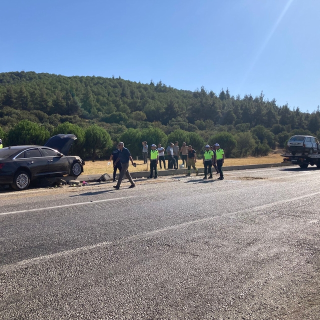 Manisa'da iki otomobilin çarpıştığı kazada 1 kişi öldü, 3 kişi yaralandı
