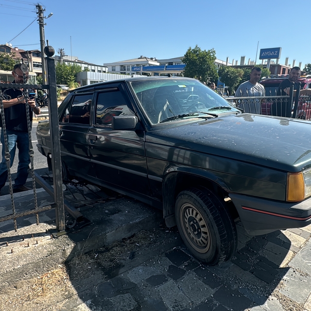 Düzce'de otomobille silobas dorse takılı tırın çarpıştığı kazada 7 kişi yar...