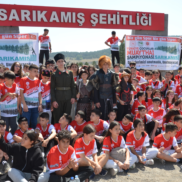 Muaythai sporcuları, Sarıkamış şehitlerine saygı yürüyüşü yaptı
