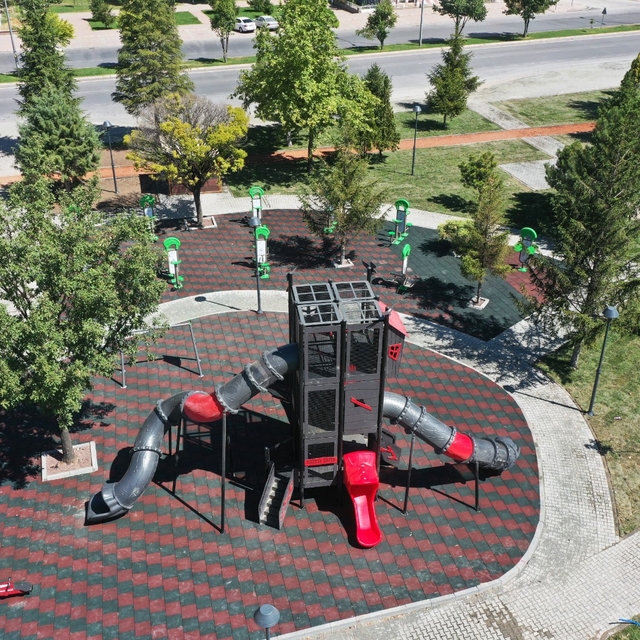 Kocasinan Belediyesi, parklarda bakım, onarım ve çevre düzenleme çalışmalar...