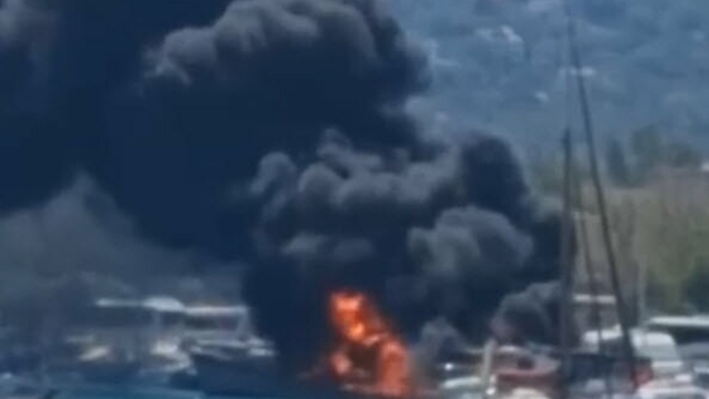 Urla'da tekne yangını