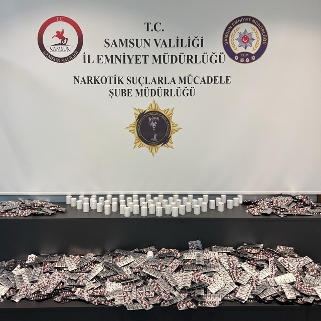 Samsun'da valize gizlenen 24 bin sentetik ecza ele geçirildi