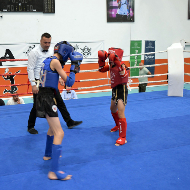 Minik ve Yıldızlar Türkiye Muaythai Şampiyonası Kars'ta başladı