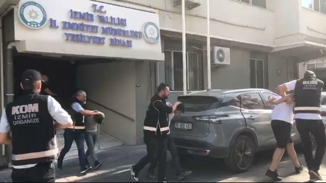 İzmir'de iş yeri ve araç kurşunlamaya 2 tutuklama