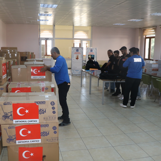 Çankırı'da kampanya kapsamında toplanan kırtasiye malzemeleri Suriye'deki ö...