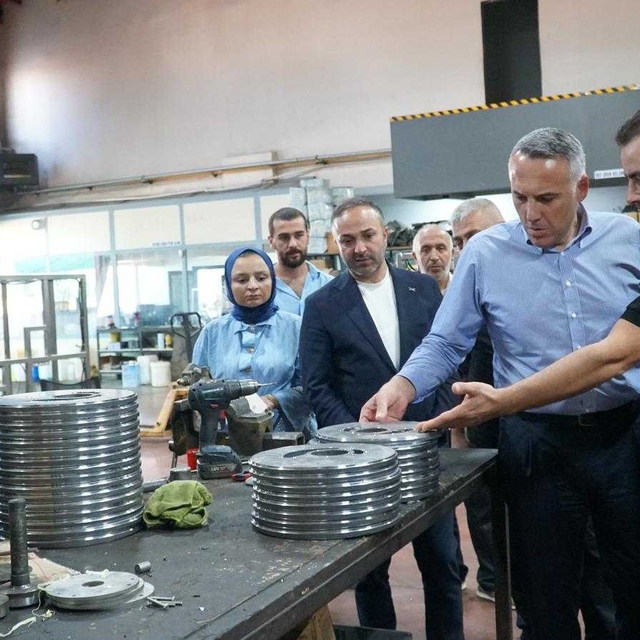 AK Parti Sakarya İl Başkanı Tever'den ekonomiye katkı sağlayan firmalara zi...