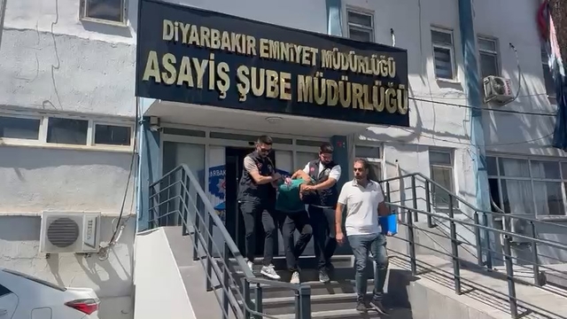 Diyarbakır'da 9 yaşındaki çocuğu kaçırmaya çalışan şüpheli yakalandı (3)