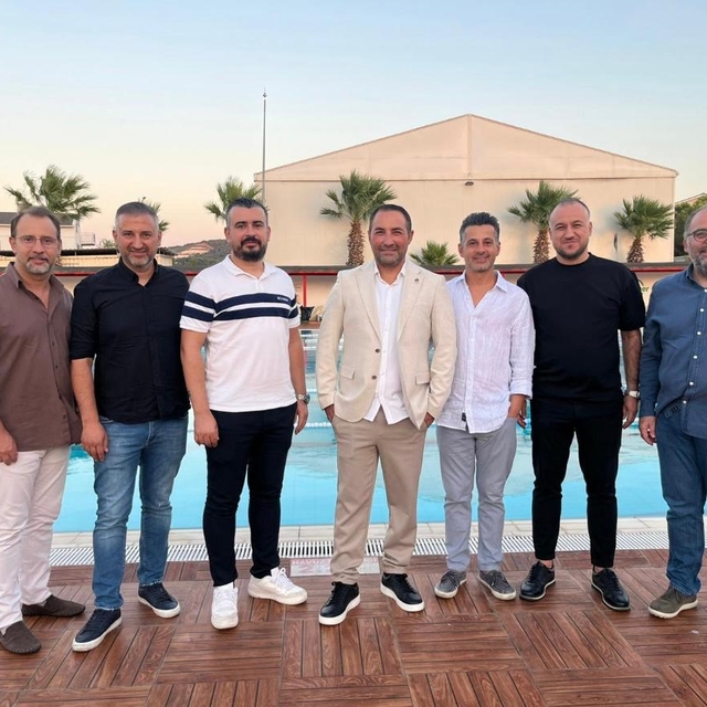 TSYD İzmir Şubesi "yaza veda" partisi düzenledi