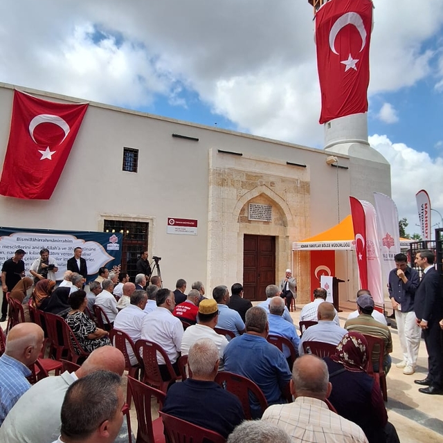 Mersin'de restorasyonu tamamlanan Melik Tahir Camisi yeniden ibadete açıldı...