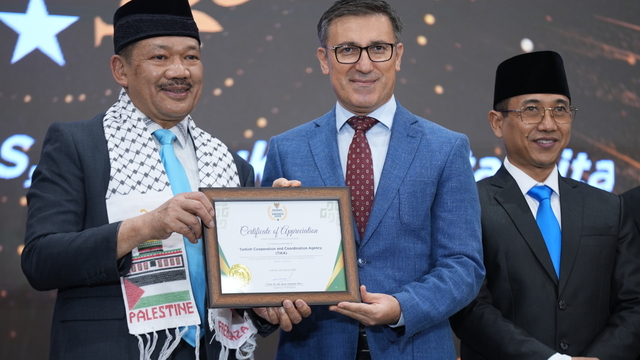TİKA, Endonezya'da "Uluslararası En İyi Kurumsal Partner" ödülünü kazandı