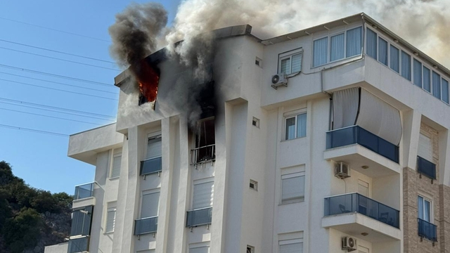 Antalya'da 6 katlı binada çıkan yangın söndürüldü