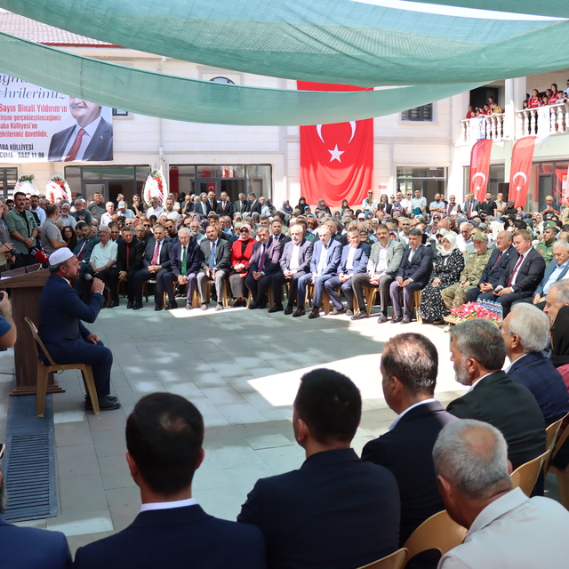 Erzincan'da hayırseverlerin desteğiyle inşa edilen "Terzibaba Külliyesi" hi...