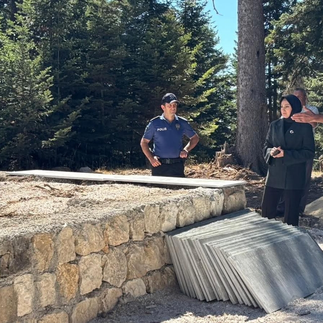 Ağlı Kaymakamı Büşra Çelebi, Alınca Gazi türbesini ziyaret etti