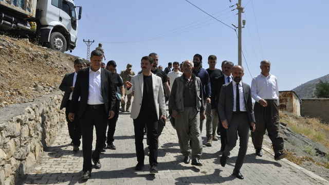 Çukurca Kaymakamı Cebeci köyleri ziyaret etti