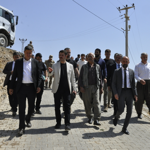 Çukurca Kaymakamı Cebeci köyleri ziyaret etti