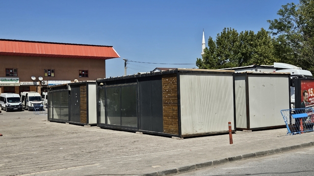 Balıkesir Sındırgı'da depremden etkilenen esnaf için konteyner çarşı kurulacak